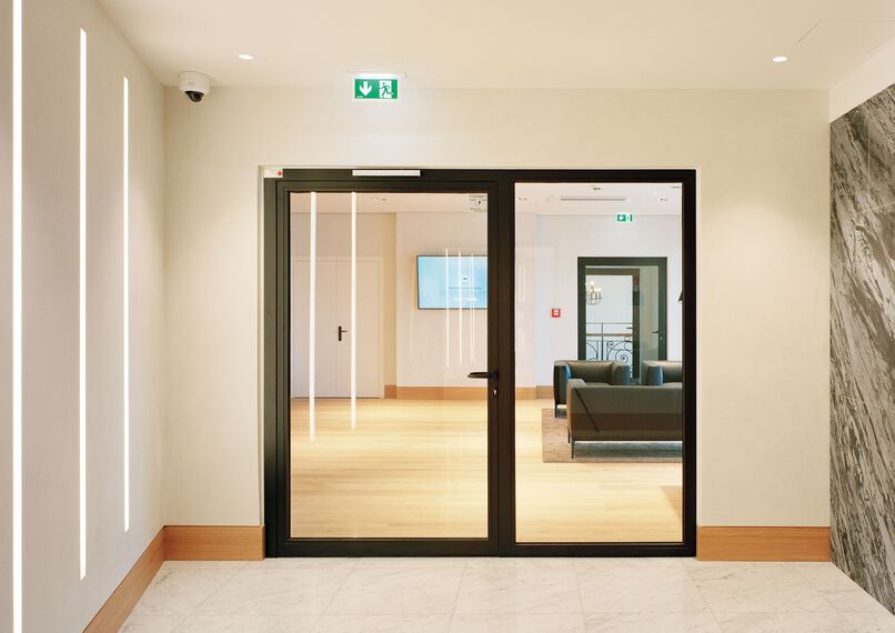 unico Windows, fuego light Doors and presto 50 Doors - Jungfernstieg located in Hamburg, Germany