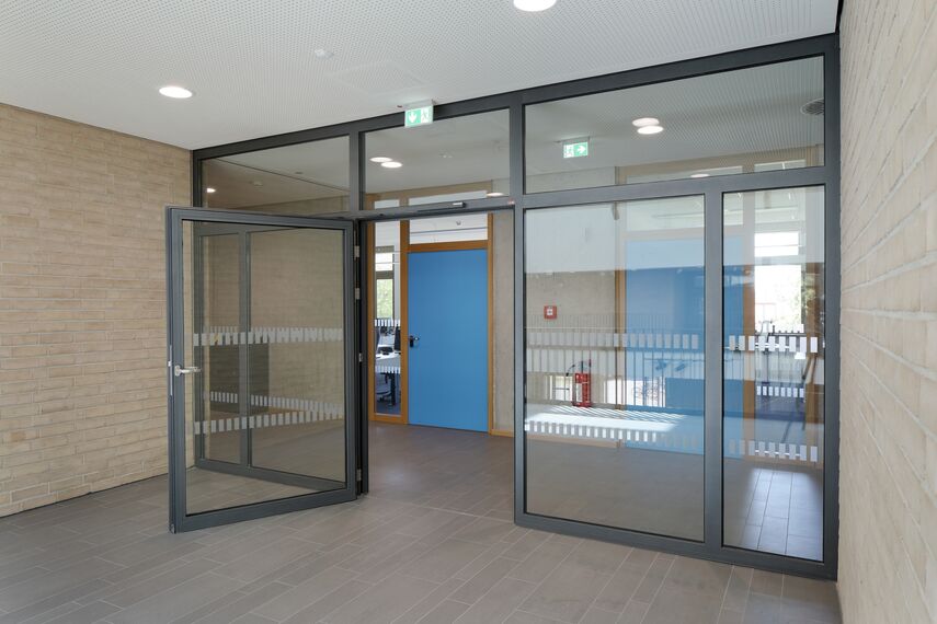 fuego light Windows, fuego light Doors, presto 60s Doors and presto 50 Doors - BBZ Dithmarschen vocational training centre located in Heide, Germany