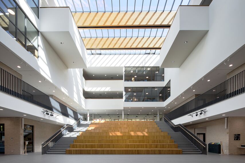 fuego light Windows, fuego light Doors, presto 60s Doors and presto 50 Doors - BBZ Dithmarschen vocational training centre located in Heide, Germany