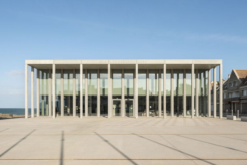 thermfix vario Facades, fuego light Doors and unico Sliding systems - Musée du Débarquement, Arromanches-les-Bains located in Arromanches-les-Bains, France