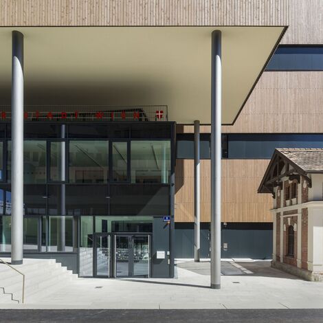 thermfix vario Facades, fuego light Windows, presto 50 Doors and unico Doors - Olly-Schwarz-Schule in Vienna located inAustria