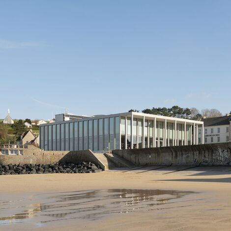 thermfix vario Facades, fuego light Doors and unico Sliding systems - Musée du Débarquement, Arromanches-les-Bains located in Arromanches-les-Bains, France