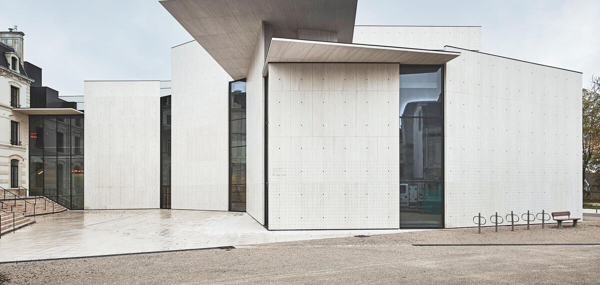 unico Windows and thermfix vario Facades - Le Signe, National Center of Graphic Design located in Chaumont, France