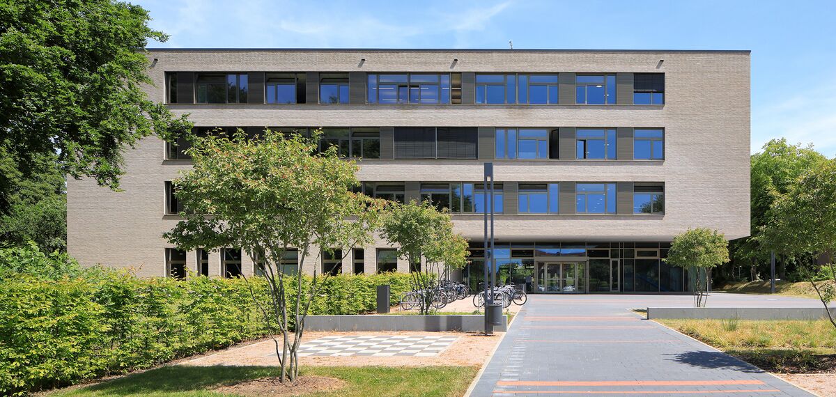 fuego light Windows, fuego light Doors, presto 60s Doors and presto 50 Doors - BBZ Dithmarschen vocational training centre located in Heide, Germany