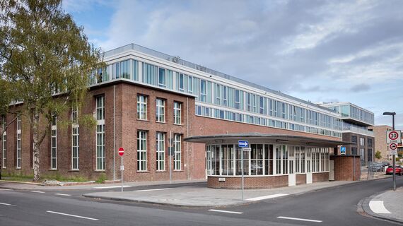 unico xs Windows and unico Windows - Clouth 104, Cologne located in Cologne, Germany