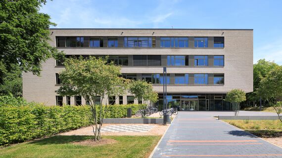 fuego light Windows, fuego light Doors, presto 60s Doors and presto 50 Doors - BBZ Dithmarschen vocational training centre located in Heide, Germany